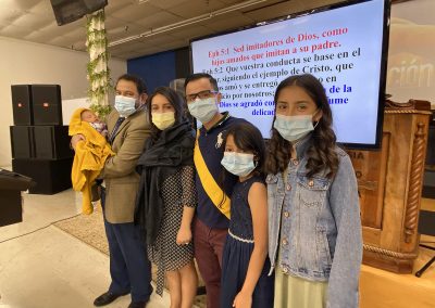 familia en iglesia de visalia